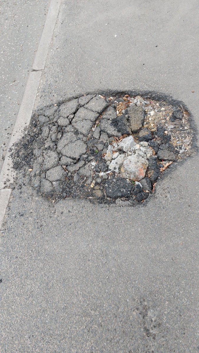 Sheehanworld's tweet photo. @NorthHertsDC after a bin unnecessary removed High Street Codicote https://t.co/6GvqN2voWy