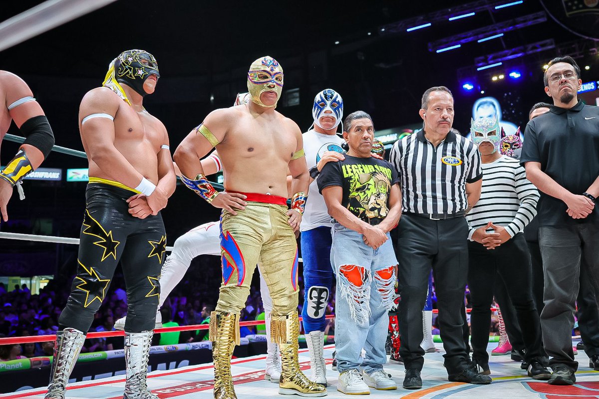 😢 ¡HASTA SIEMPRE! 
El CMLL se une a la pena que embarga a la familia luchística por el sensible fallecimiento del Sr. Esteban Mares Castañeda , mejor conocido como Black Terry. La Arena México le dedica un minuto de aplausos con la presencia de su hijo. 

Descanse en paz.