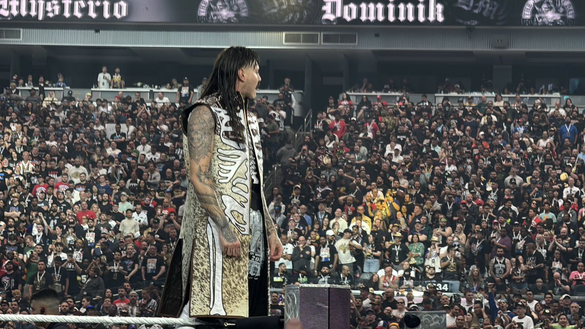 Falbak_'s tweet photo. El Ginecólogo del Wrestling 🐐

#Wrestlemania https://t.co/tFSIuxoH6T
