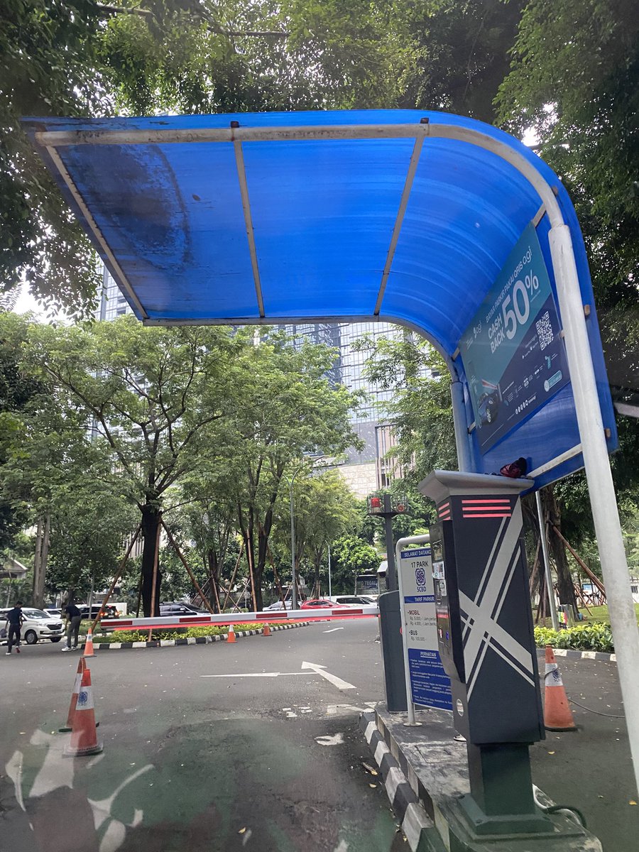 FataMorgan_a's tweet photo. Mo ngantor apa cfd nih https://t.co/9Khv9PJqlK