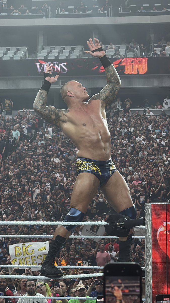 Falbak_'s tweet photo. Randy Orton es tremendo

#Wrestlemania https://t.co/AkFf4qbXkO