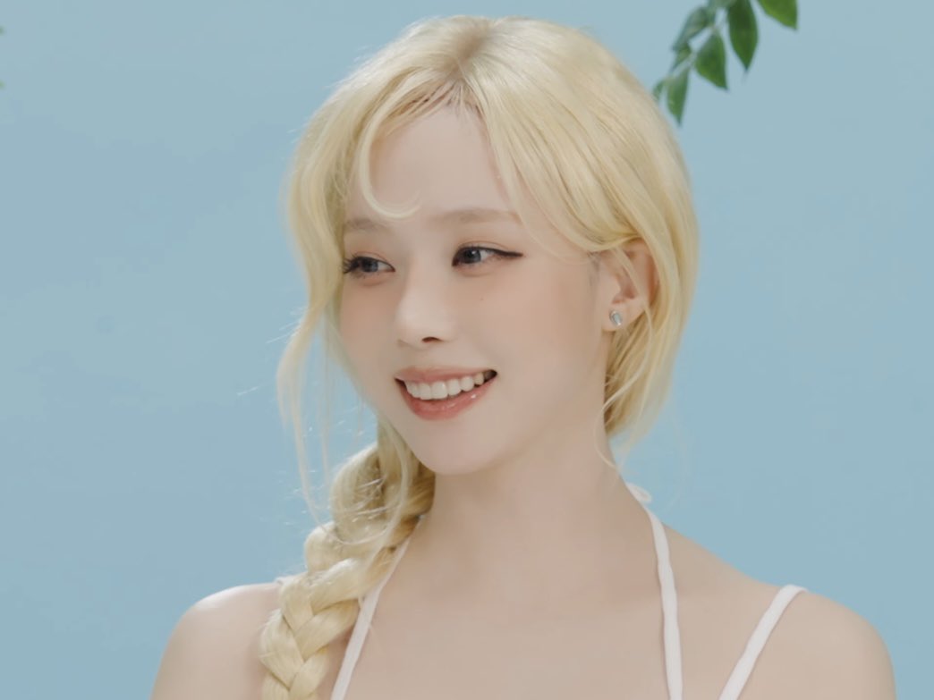 winter700_'s tweet photo. 토레타 윈터가 너무 예뿌게 웃어 ◠‿◠ https://t.co/7uXarysz1T