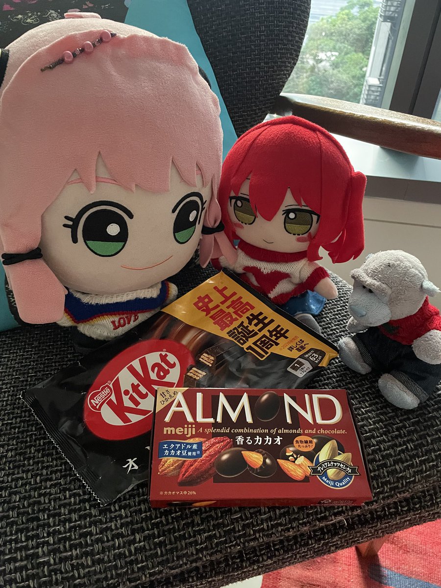 yokogashapon's tweet photo. Chocolate feast ! Happy Easter 🐣 everyone #otaku #project  #adventure #plushies #plush #kawaii #anime #plushie #plushiecommunity #plushielife #chocolate #foodphotography #foodie #foodporn #photoshoot #photography #food #meme #daily #animegirl #girl #mood  #friends #daily https://t.co/QqZzgfVH6k
