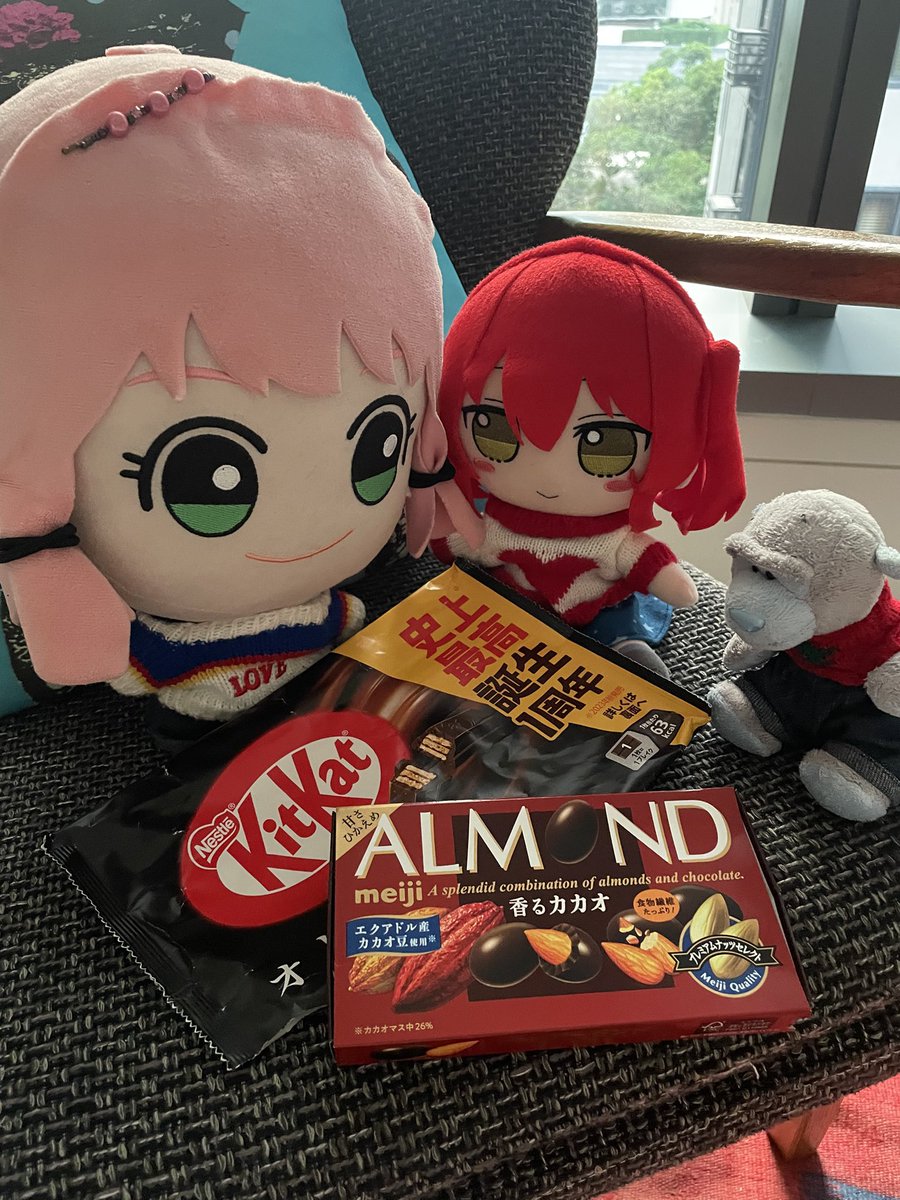 yokogashapon's tweet photo. Chocolate feast ! Happy Easter 🐣 everyone #otaku #project  #adventure #plushies #plush #kawaii #anime #plushie #plushiecommunity #plushielife #chocolate #foodphotography #foodie #foodporn #photoshoot #photography #food #meme #daily #animegirl #girl #mood  #friends #daily https://t.co/QqZzgfVH6k
