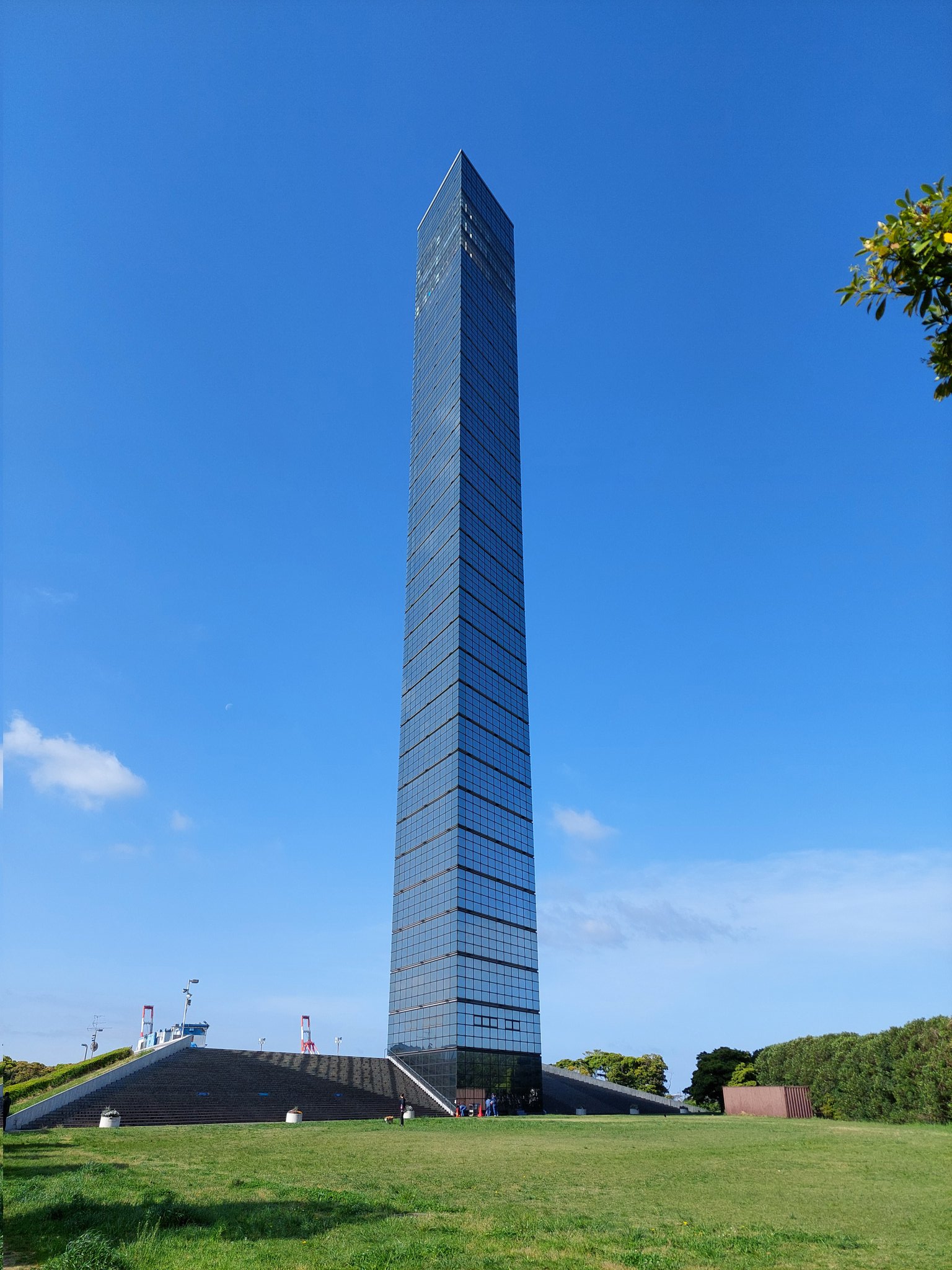 影と光の絶望タワー 日暮れの展望台より4 From the Cosmo Tower Observatory at