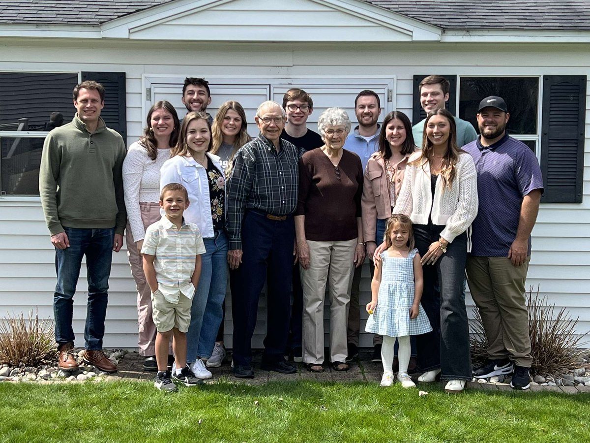 SienaHeightsSB's tweet photo. Happy Easter from a few of our families to yours! https://t.co/gssezw6cUt