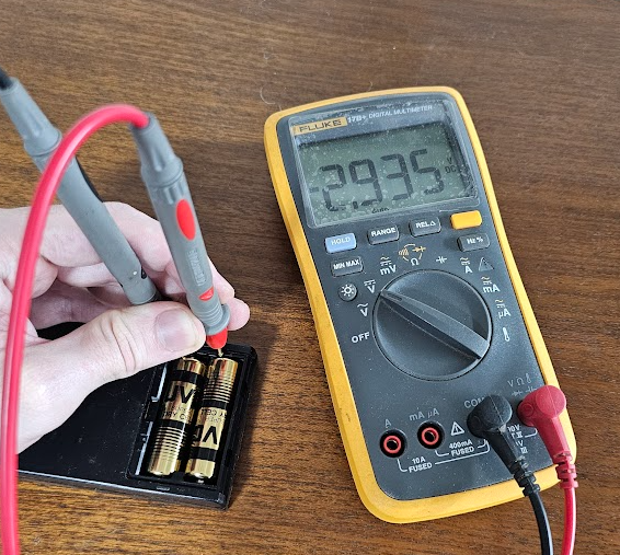 Check this out <a href="/eevblog/">Dave Jones</a> , the opposite of the infamous leaky AA - an original 90's japanese JVC AA, no leaks, and still works!
(It's not an alkaline, though)