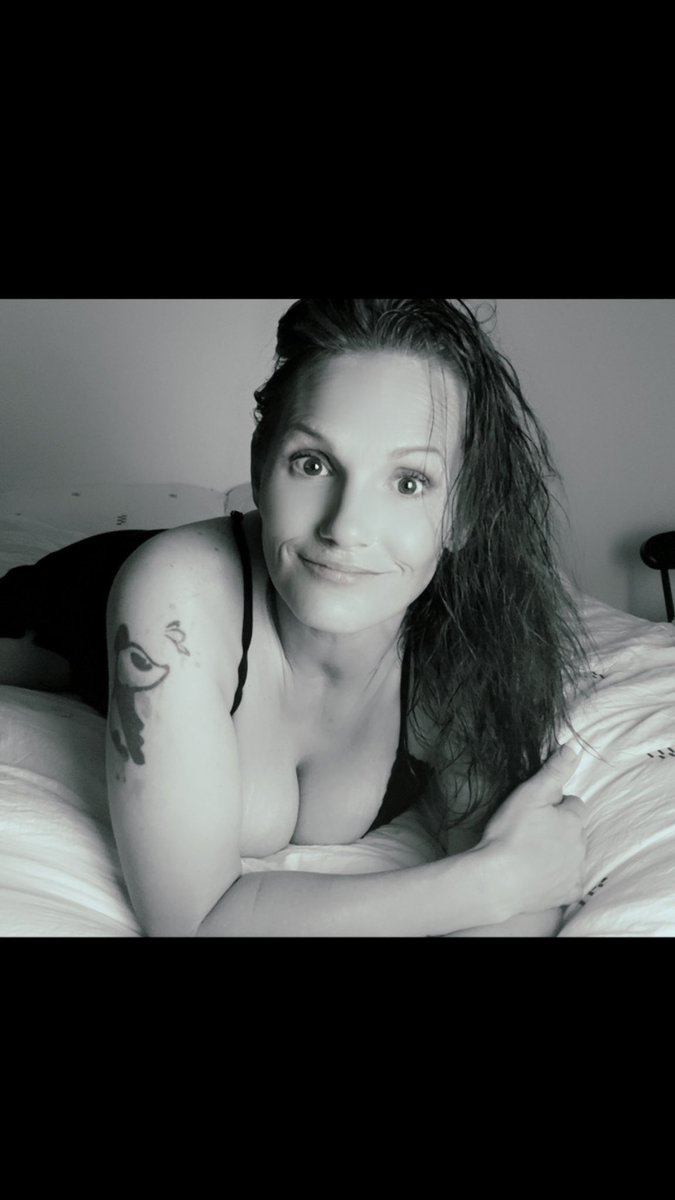 AmandaLong69's tweet photo. Opening a shop for worn underwear and socks. As soon as my products and vacuum sealers arrive I’ll be posting the links to my store. Should be up and running by May 1st ! https://t.co/wkebeOu24C