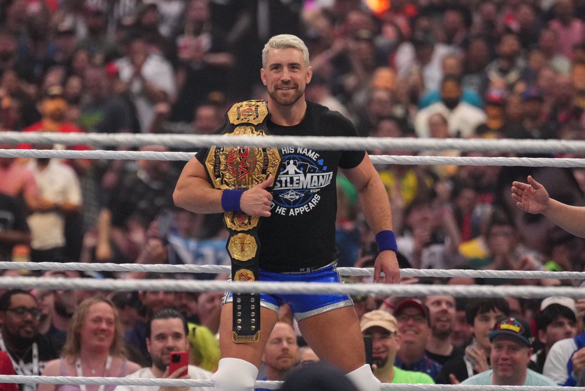 ThisIsTNA's tweet image. An iconic #WrestleMania moment. @WWE @joehendry 

Photos courtesy of @OfficialPWI