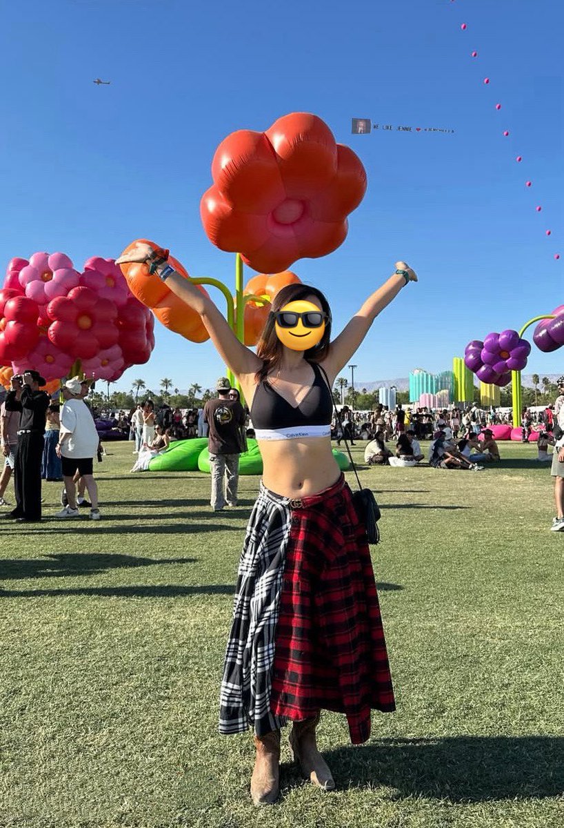 jnkimsgirl's tweet photo. Readyyy for JENCHELLA round 2! Outfit check inspired by mama 😎 tried to have a pic while the jenchella skybanner was up in the sky 🤣 anw, see you in an hour love @jennierubyjane !!! i know you gonna eat the stage againnn 🫰🏼

JENNIE RUNS COACHELLA 
#JENCHELLA #JENCHELLA2025 https://t.co/zYT6bRykvM