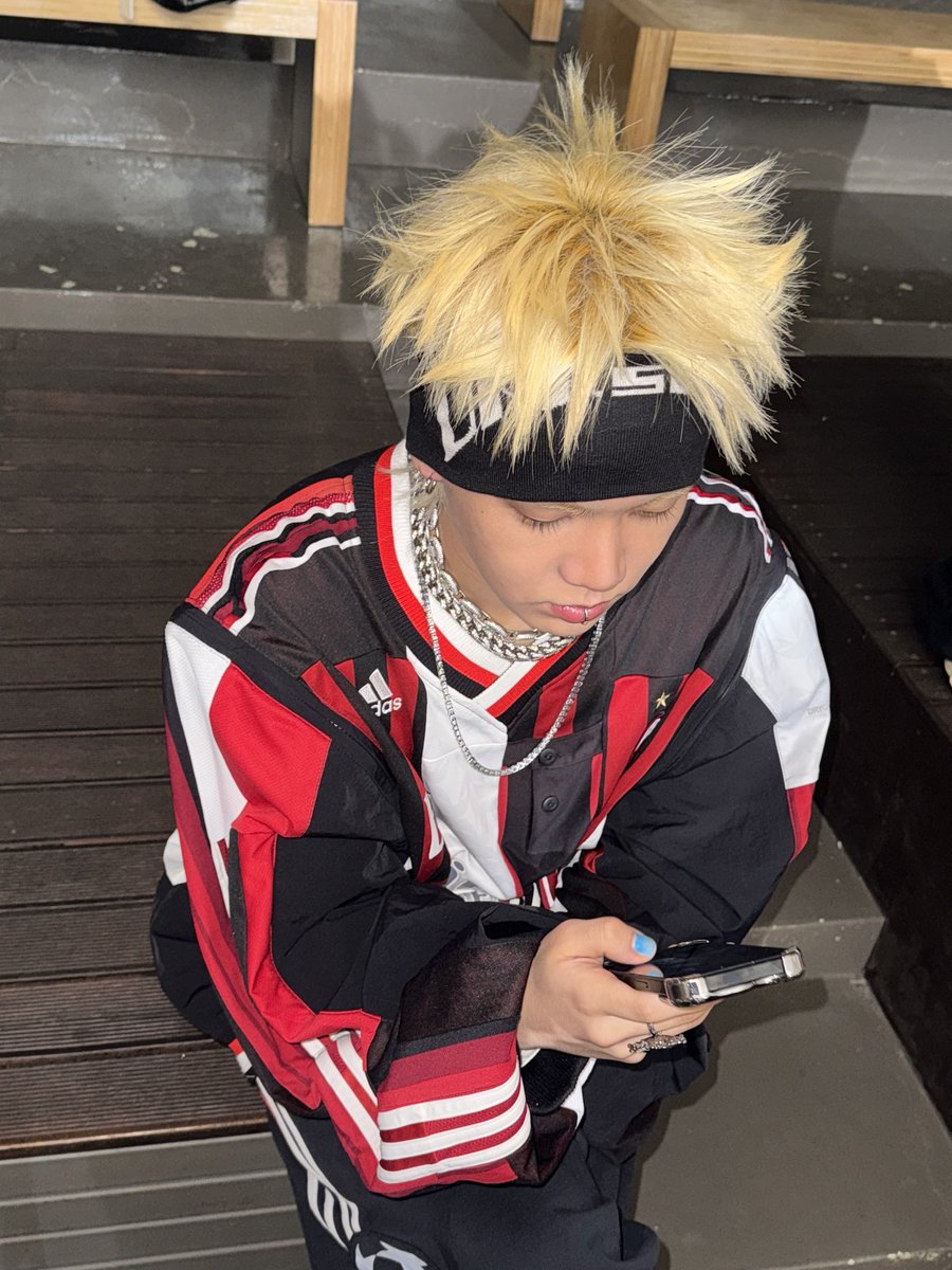 7chill 현석이형 ~~~
생일 축하한다~~~잉 형은 나의 영원한 맏형이자 내 버팀목이야
우리 늘 같이 힘내고 앞으로도 밝은 미래를 그려나가자 너무 사랑하고 고마워 형🫶🥰

#해피현석데이 #윤재혁 #YOONJAEHYUK