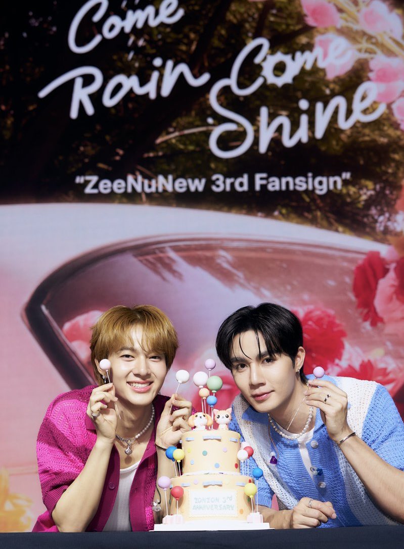 Aw10Diana's tweet photo. Happy 3rd anniversary to #ZonZon 🥳🎉
So happy to be here as zonzon for the 3rd year to love and support our lovely and cute boys. Will continue to support all their projects and voting with all my heart 💓💕💖

#3ปีที่ซนซ��กับซีนุนิว 
3RD ZONZON DAY
#zeenunew
#Zeepruk #NuNew https://t.co/h2gc3Mlslt