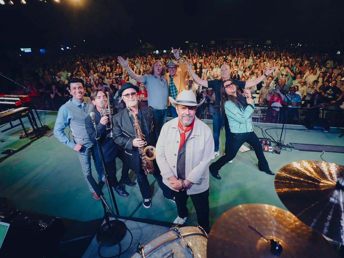 Raul Malo (@raulmalo01) on Twitter photo Holy Helotes! 😍 Thank you all for making this one extra special Saturday night return to the <a href="/Floores/">John T. Floore's</a>! We’ll see you next time!
📸 <a href="/habanamenex/">Alejandro Menendez Vega</a> #TheMavericks #WorldTour25 #TheMavericksLive Holy Helotes! 😍 Thank you all for making this one extra special Saturday night return to the <a href="/Floores/">John T. Floore's</a>! We’ll see you next time!
📸 <a href="/habanamenex/">Alejandro Menendez Vega</a> #TheMavericks #WorldTour25 #TheMavericksLive