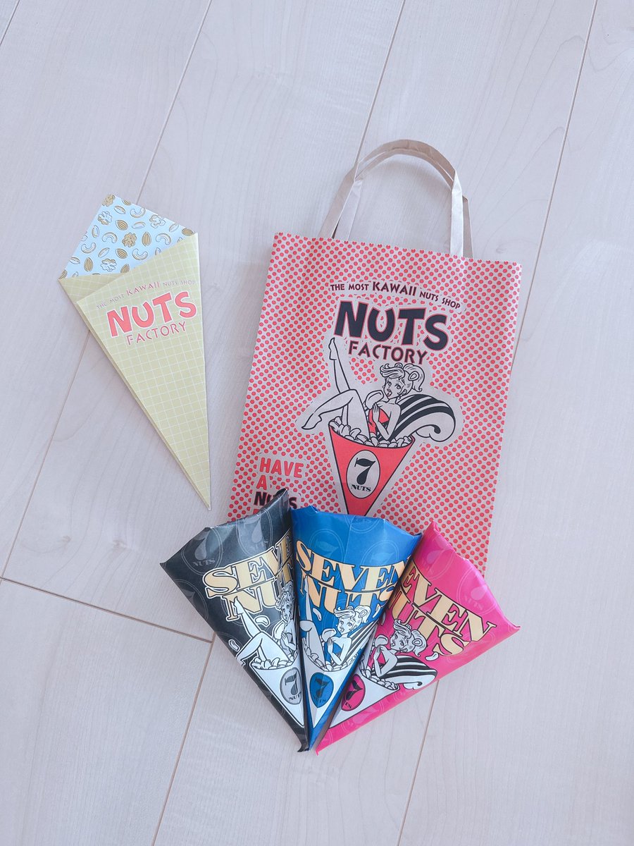 0708_disney's tweet photo. ピアリに期間限定で出店されてるナッツ屋さんめちゃくちゃオススメ🥜
季節限定のを合わせると14種類のフレーバーが選べるし、どれも試食させてもらえるから想像だけじゃなくてちゃんと好きな味を買えるよ!w
#NUTSFACTORY
#ナッツファクトリー https://t.co/ebM9LBF0QK