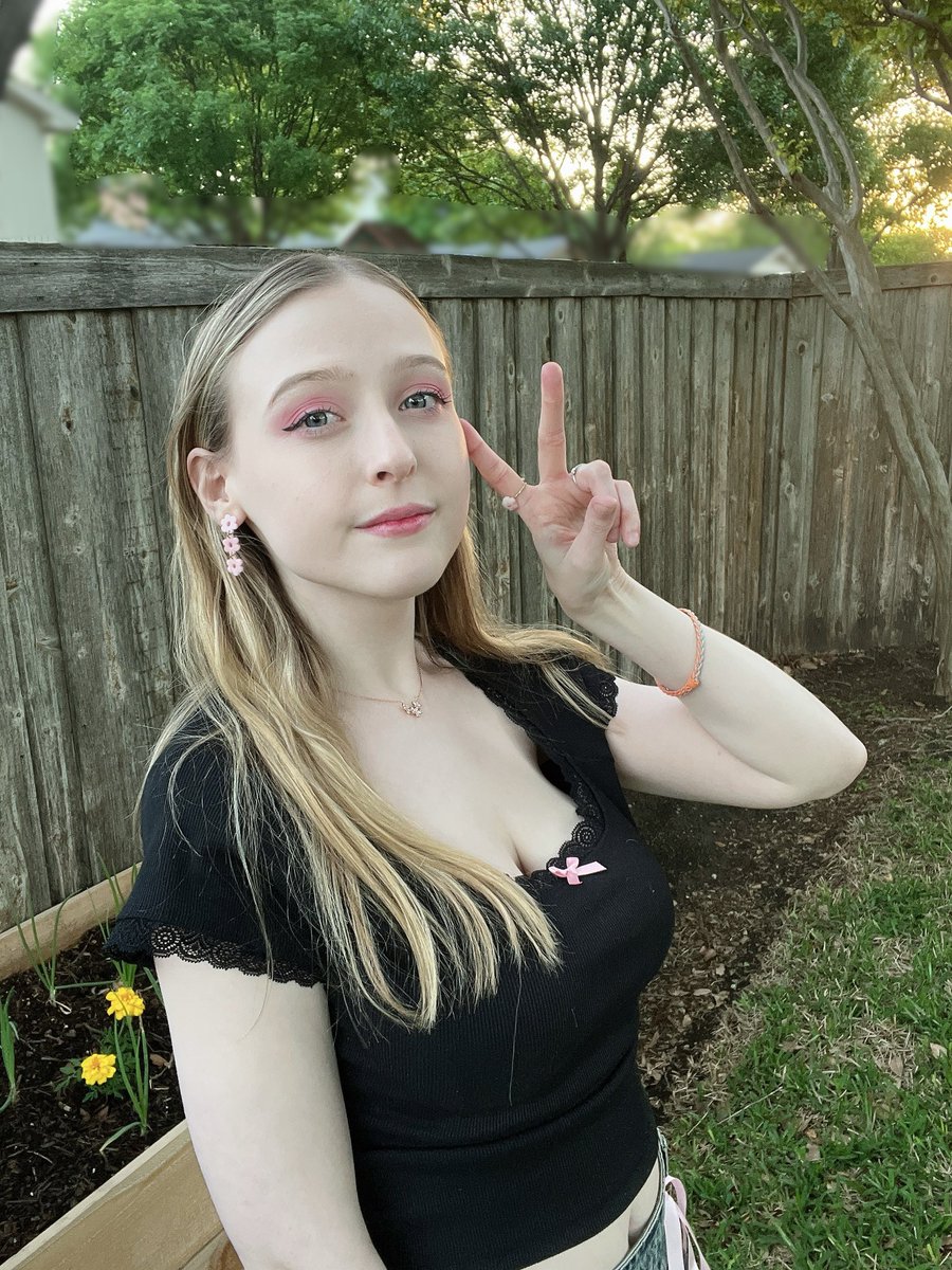 abbey 🐝 tweet media