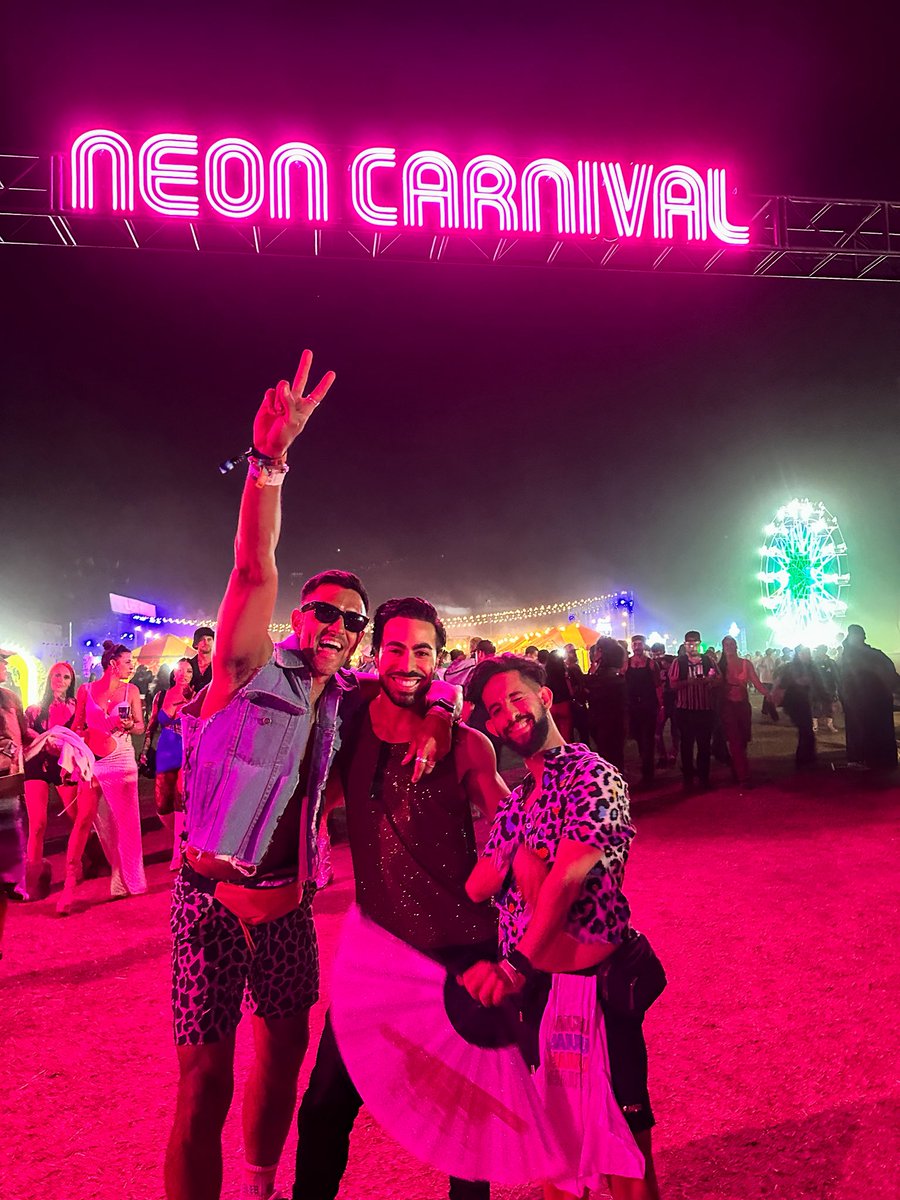 JUST CALL US THE: N E O N  🥷 N I N J A S 

Thanks for a great time #NeonCarnival2025! 🎡 💖 ✌🏽

#Coachella #NeonCarnival #DiegoDowntown