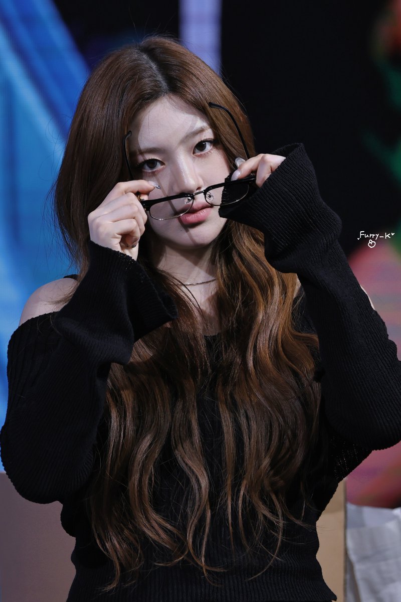 Furry_k_'s tweet photo. 250420 👀

#STAYC #세은  
#스테이씨 #SEEUN 
#공주와또 https://t.co/amLmNJHaEU