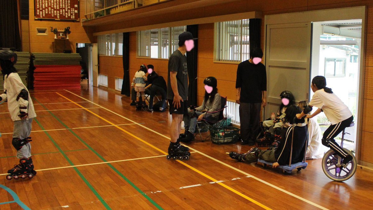 KagoshimaSkates's tweet photo. 2025.4.20 インラインスケート教室＆交流会！
沢山の参加者ありがとうございました。
皆さんの上達するのが早く、インラインホッケーのゲームも出来ました！
毎月、第3㈯、㈰に開催予定となってますので体験等、天気が良い日はスラックラインも用意してますので気楽に遊びに来て下さい。 https://t.co/lQsXr8mxQr