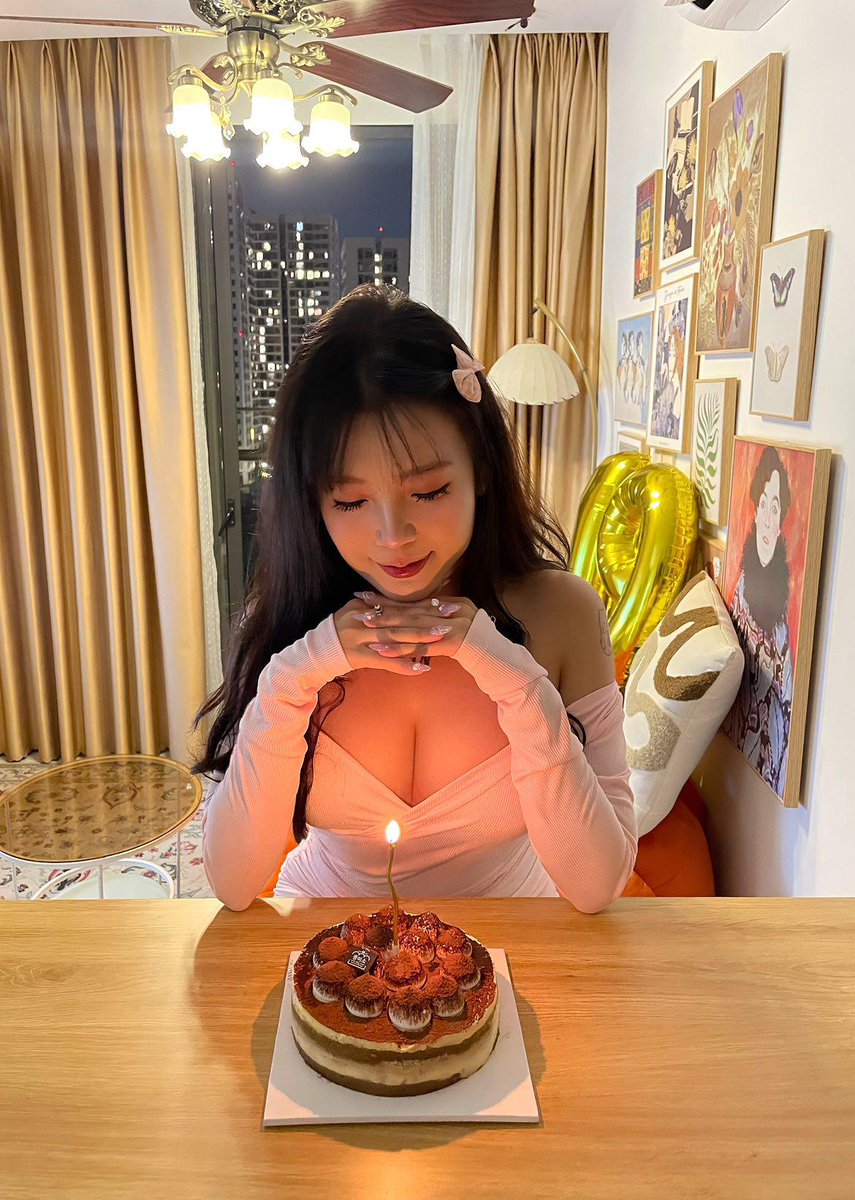 tròn 19 tuổi roài