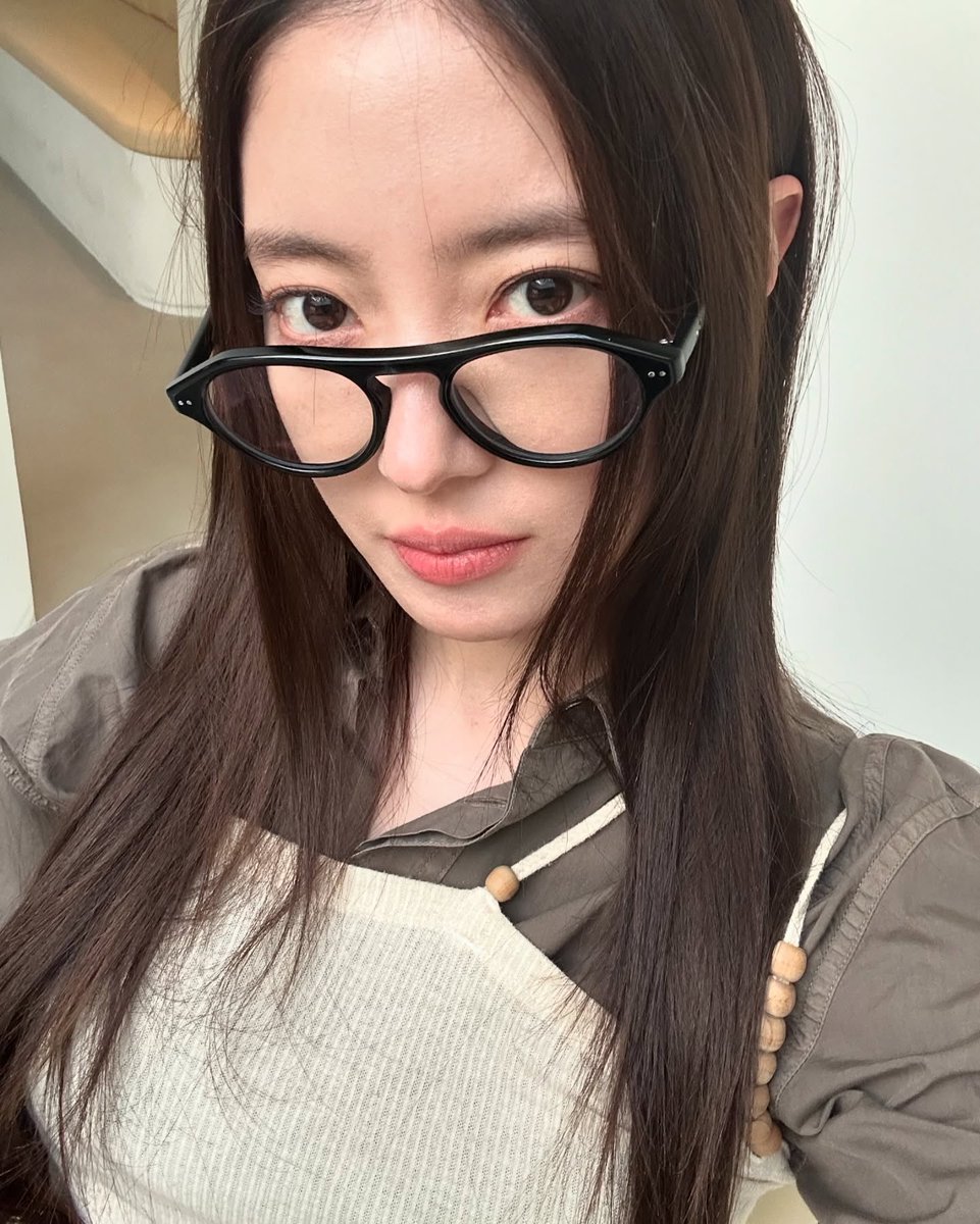 binri__0's tweet photo. 인스타 프사 바꾸고 바로 셀카 원본 풀어주는 배우 어떤데.. https://t.co/uDzlLQ6VxL