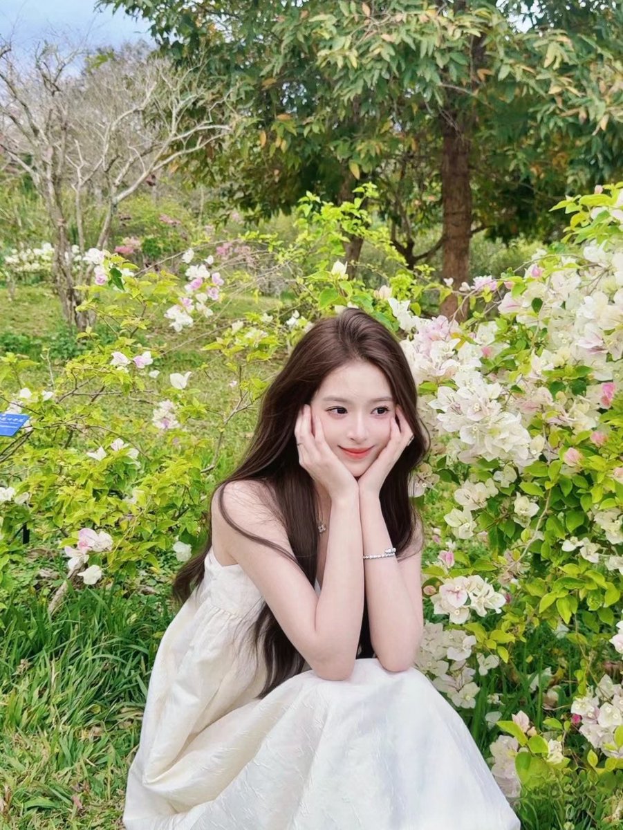 莫听穿林打叶声，何妨吟啸且徐行。