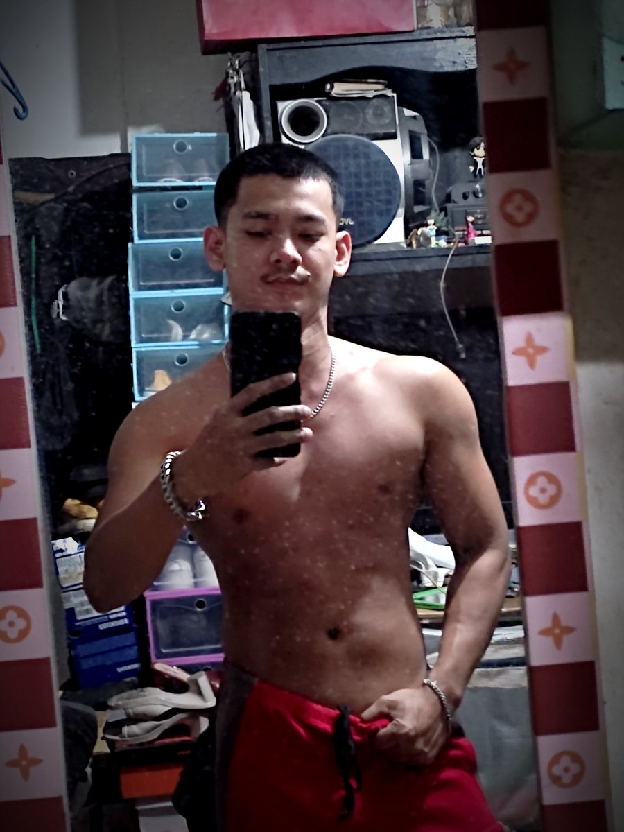 Yayanbacksad's tweet image. I trust my Calorie Deficit 100%
#aesthetic #vshape