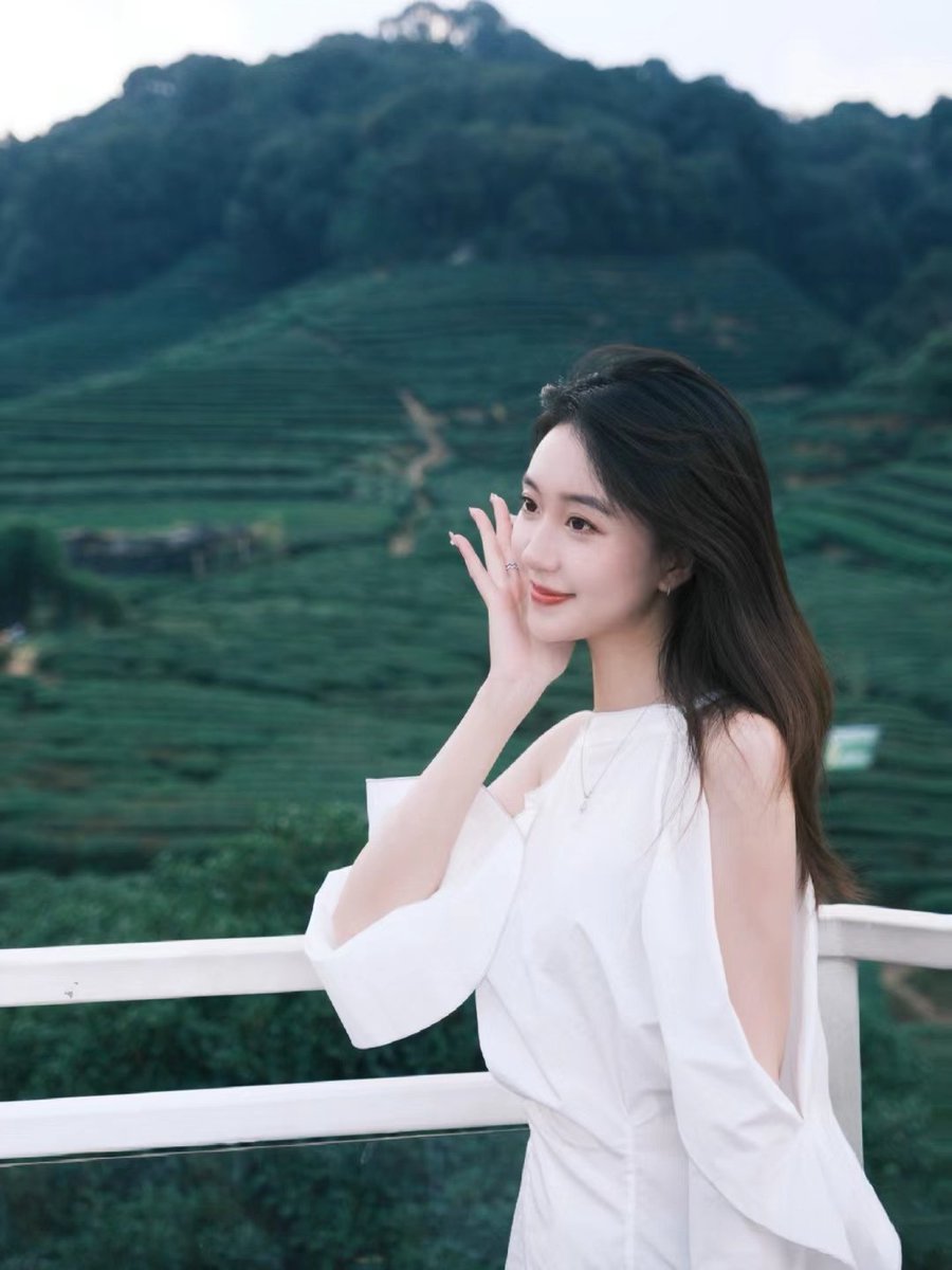 如果可以万众瞩目，何必掩藏光芒。
