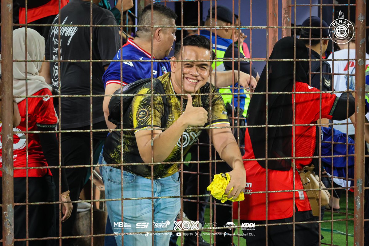 perakfcofficial's tweet photo. Terima kasih menjadi tulang belakang kami sepanjang musim 2024/25. Kita tutup tirai musim ini dengan penuh rasa bangga. 

🤍💛🖤

#SABvPRK https://t.co/aNu6Trklqc