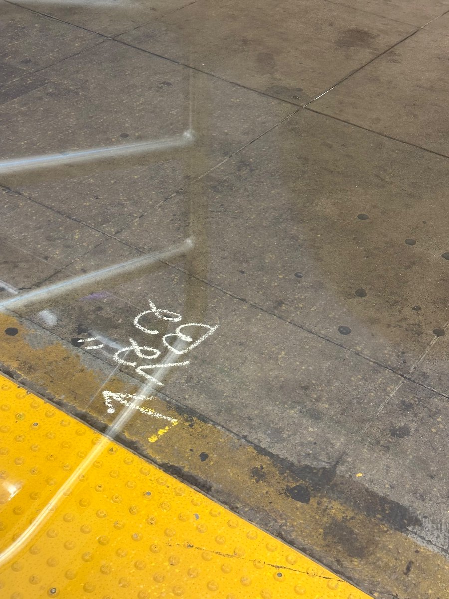 pinguman789's tweet photo. Markings for platform edge fences appear on the queens blvd line - for example at Forest Hills station and 75 Ave station https://t.co/rKueMtsoeD