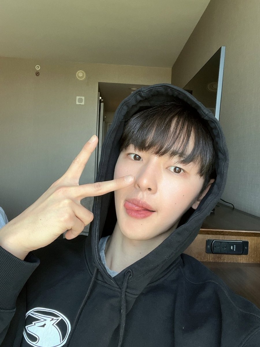 UpdateKBoys's tweet photo. 🎉🎂 Hoje, o KB do OnlyOneOf, está completando 33 anos. Parabéns!

Nós desejamos um feliz aniversário, muita saúde e sucesso em sua carreira! 🥳✨

HAPPY KB DAY
#HAPPYKBDAY
#OnlyOneOf #온리원오브
#KB #규빈 https://t.co/hFLGeScfLF