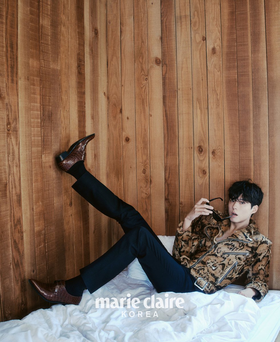 #제작협찬 #Coverstory 
#셀린느 의 강렬한 레오퍼드 패턴 바이커 재킷을 입은 말간 얼굴의 #마리끌레르코리아 5월호 커버 스타, #박보검 화보 컷을 공개합니다! 
<a href="/celineofficial/">CELINE</a> #CELINE #박보검 #BOGUMXCELINE #parkbogum