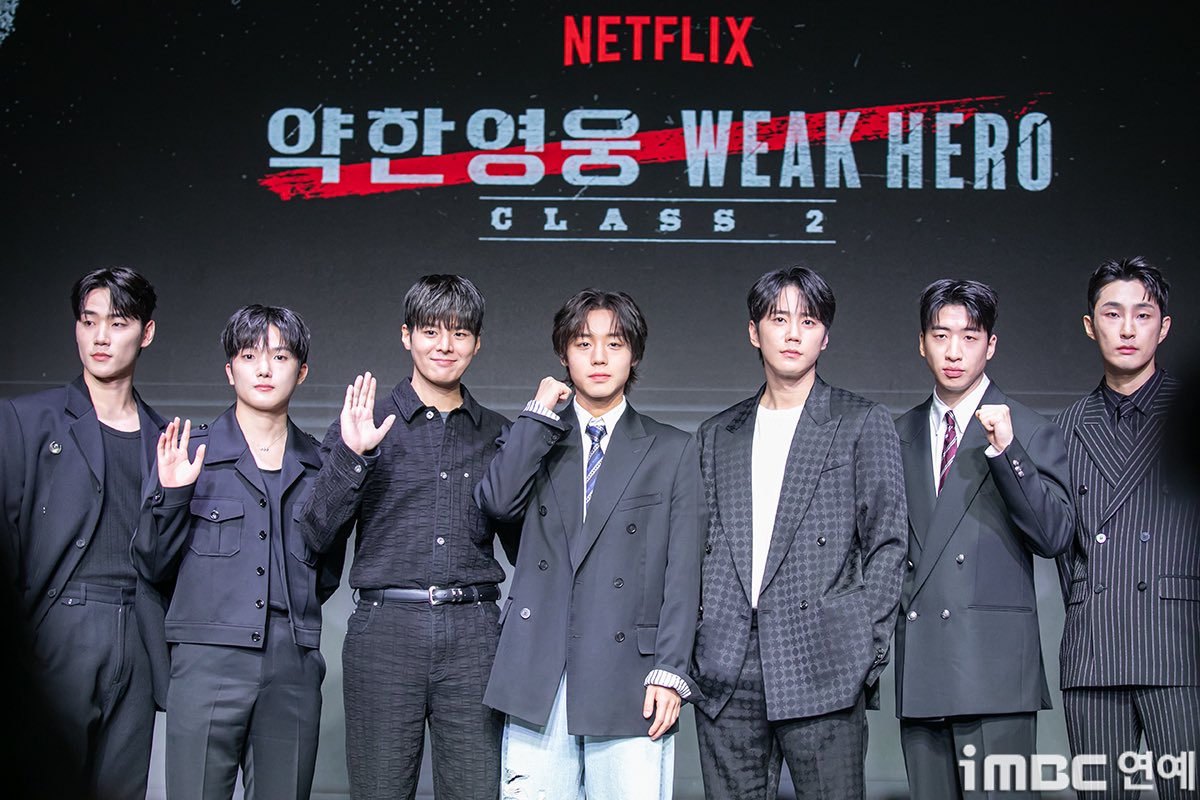 [포토] '약한영웅' Class 2, 출연 주역들 (출처 : 네이버 스포츠) naver.me/Gdy8GaEZ 
드디어 약한영웅 클투 단체샷 !! 
박지훈 가운데서 이미 연시은이세요 ㅋㅋ