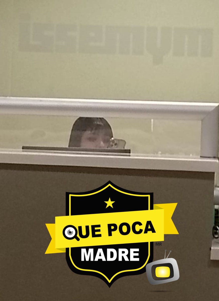 QuePocaMadre_Mx's tweet photo. 🧑‍⚕️🩺🩻Y SI LE PROHIBEN A LA SEÑORITA DEL #ISSEMYM QUE USE EL TELÉFONO EN SU HORARIO LABORAL Y LE DA FICHAS Y AGILIZA QUE ATIENDAN A LOS ENFERMOS RÁPIDAMENTE ⁉️😡😡

🚨😷#DenunciaCiudadana
 No es posible que esté tipo de personas nos traten como ellos quieran no hay doctores en urgencias del @Issemym y se enojan por qué se les pregunta a qué horas nos van a atender dos horas y media y nadie sale a atender a nadie la gente sintiéndose muy mal y esta señorita chateando risa y risa, que insensibilidad !! Aparte de que no hay doctores no hay medicinas, está pésima la salud y la atención aquí en el @Edomex