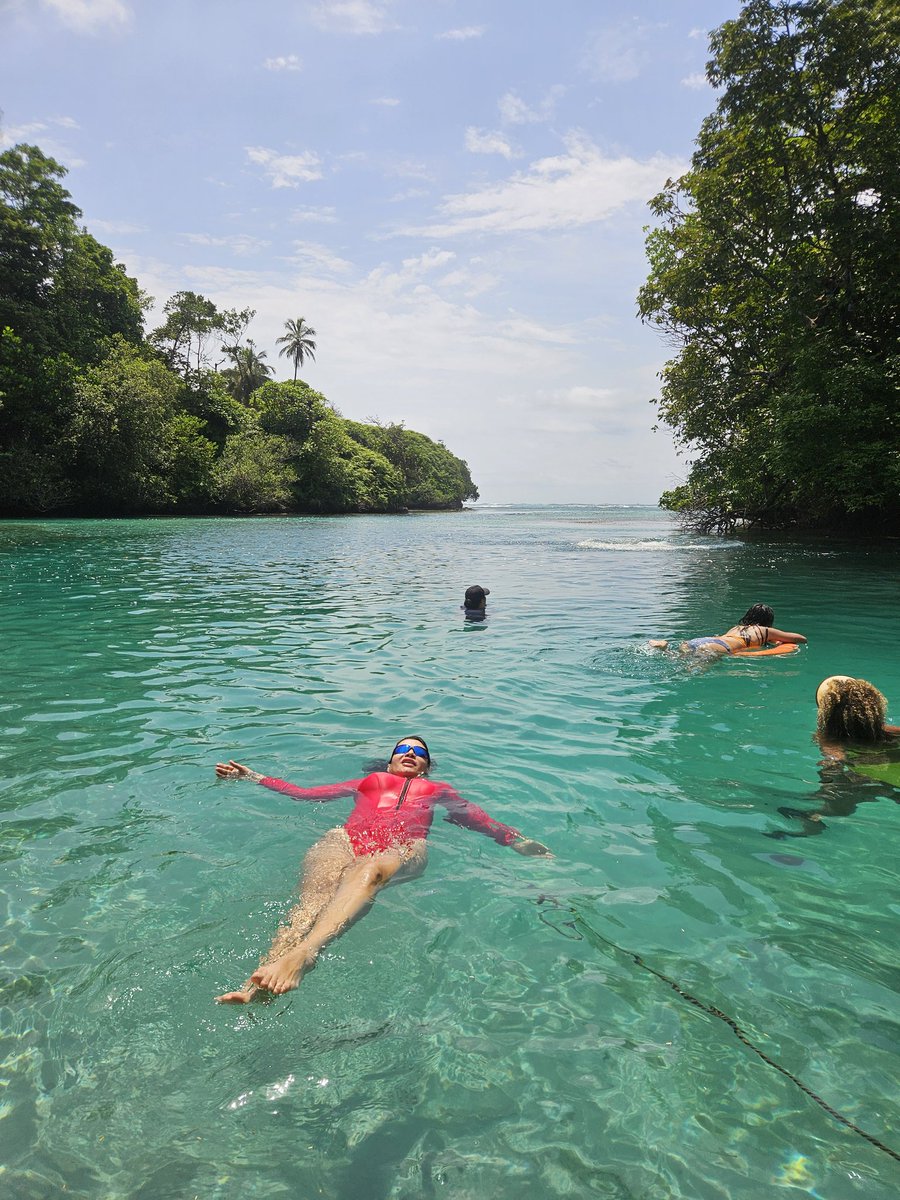Isla Escudo de Veraguas. Explora Panamá un país pequeño,  diverso que tiene joyas como sus playas del Caribe.

#senderismo  #naturaleza #trekking #nature #hiking #mountains #landscape #travel #mountain #turismo #aventura #trip #naturephotography #photography #paisajes