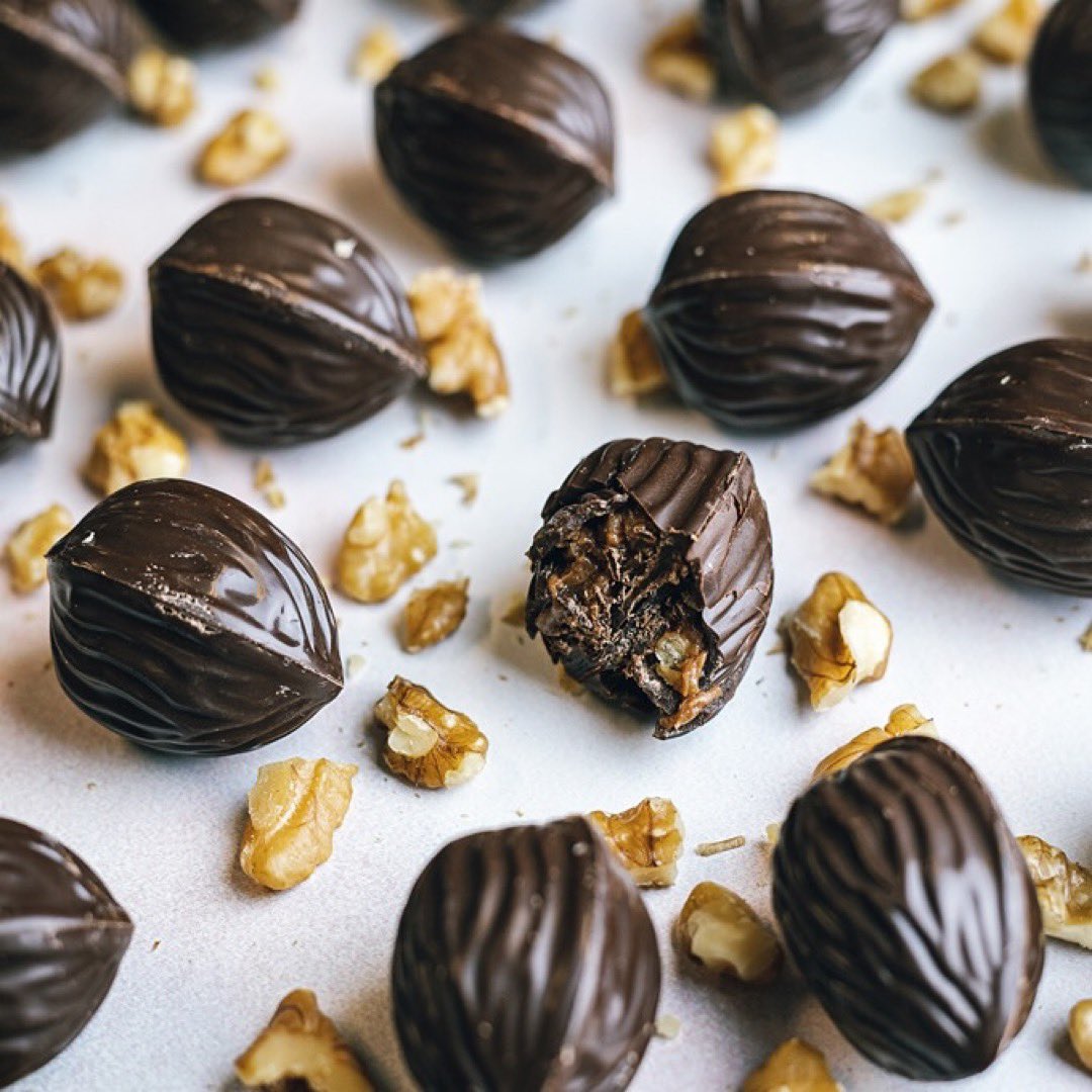 A todos nos gustan unos buenos frutos secos tostados y crujientes.
Sin embargo hay otra preparación estrella, que brinda esos sabores de manera caramelizada, en una sublime pasta llamada praliné. 
instagram.com/p/DIsQ4rlNhbx/…
