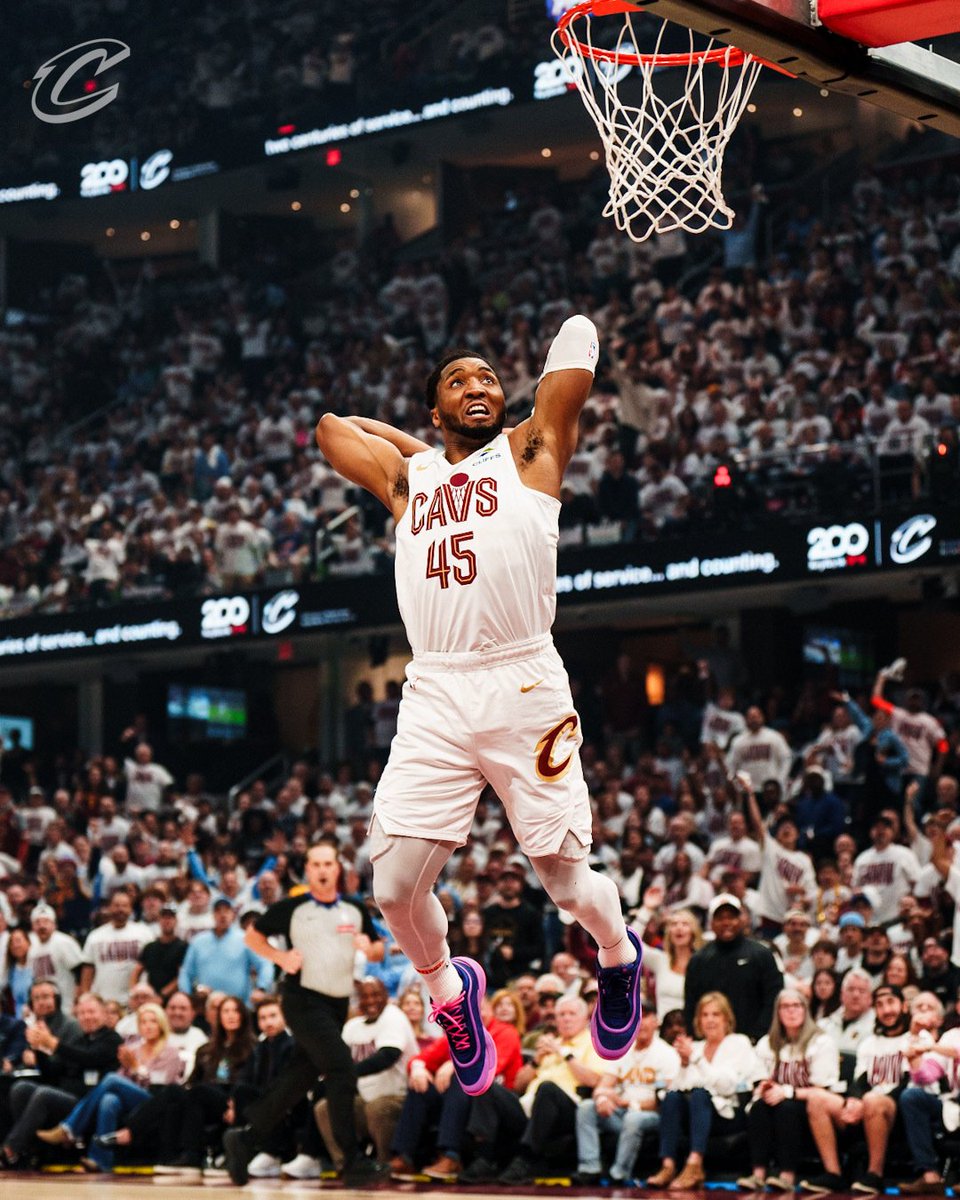 #NBAPlayoffs | 1ra Ronda

Miami Heat (0) 100-121 (1) Cleveland Cavaliers: ¡ #LetEmKnow arrancan con el pie derecho y se llevan el primer juego ! 

Donovan Mitchell: 30pts, 4asist, 5rbts
Ty Jerome: 28pts, 3rbts, 5asist
Darius Garland: 27pts, 3rbts, 5asist

📸: <a href="/cavs/">Cleveland Cavaliers</a>