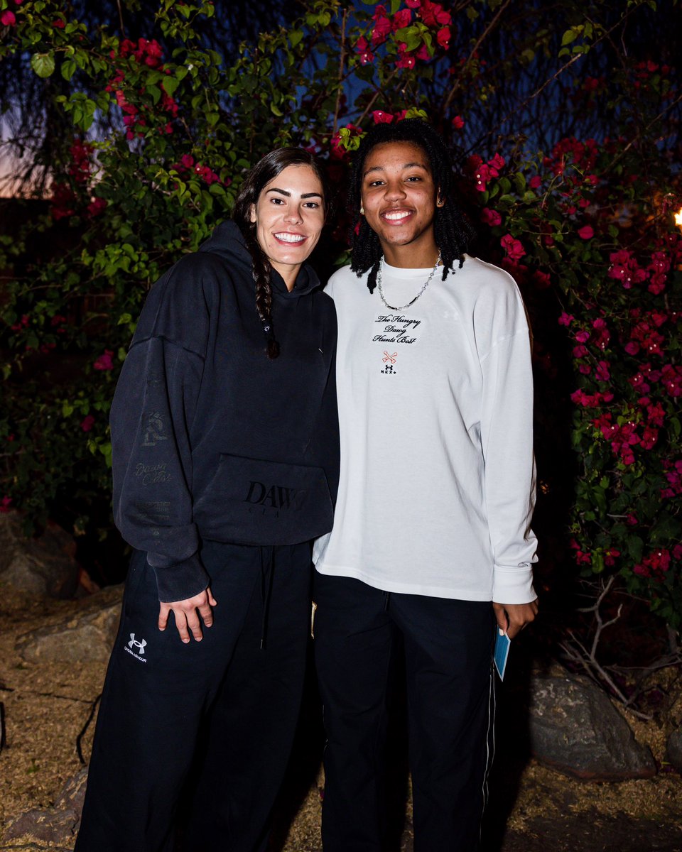 UAbasketball's tweet image. DJ play “Who Let the Dogs Out” — @KamoreaArnold is this year’s TOP DAWG 🐶