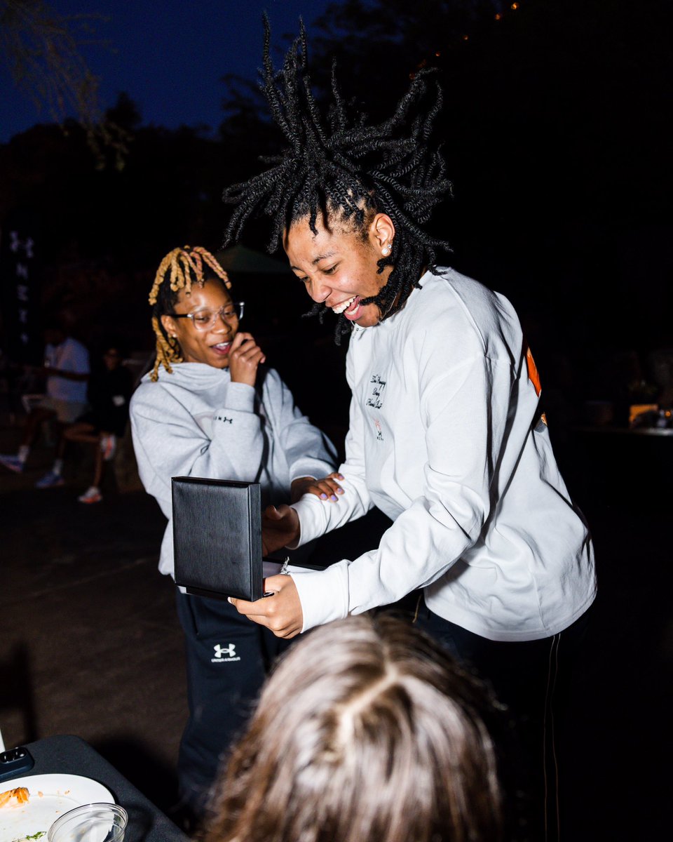 UAbasketball's tweet image. DJ play “Who Let the Dogs Out” — @KamoreaArnold is this year’s TOP DAWG 🐶