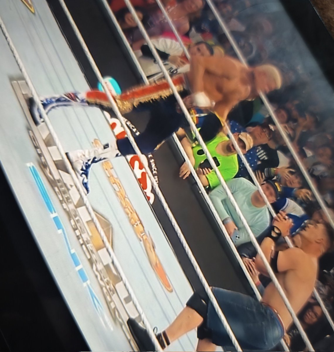 NimsiLivia's tweet photo. Que asco lo que WWE ha preparado para la última pelea de Jhon Cena.
Una de las máximas estrellas, el que fue la cara de la empresa por más de una década no debió irse mostrando esa imagen. https://t.co/PjqAEYDXom