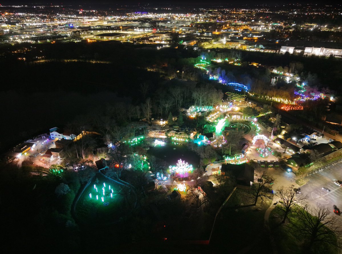 JohnMcGauley's tweet photo. Check out @fortwaynezoo in a brand new light! The Glo Wild lantern festival is in full swing. If it’s this pretty from the air, I can’t wait to go see it close up. #fwzoo #glowild #lanternfestival #fortwayne https://t.co/ine7TaYWvS