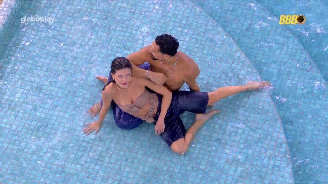 Com o coração apertado, nos despedimos da Vitória Strada no BBB. Ela merecia estar na final. Desde o início, nossa relação foi marcada por uma troca genuína, de escuta, afeto e cumplicidade. Vitória é uma atriz maravilhosa, sem dúvida — talentosa, dedicada e intensa em tudo o que