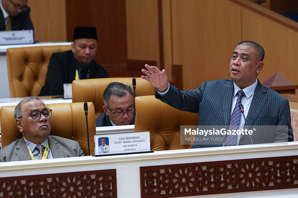 MalaysiaGazette's tweet photo. Menteri Besar Perak, Datuk Seri Saarani Mohamad menjawab soalan lisan pada Mesyuarat Pertama, Tahun Ketiga Dewan Negeri Ke-15 Perak Darul Ridzuan di Bangunan Perak Darul Ridzuan, Ipoh.
Foto : Abdullah Yusof
#MalaysiaGazette #MGPerak #dunperak https://t.co/ZtAdV5Aizc