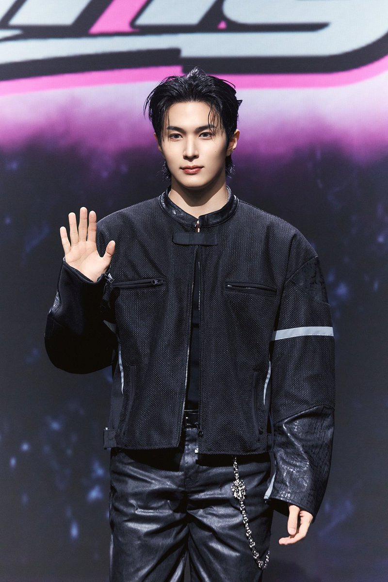 whib_official's tweet photo. [BANG OUT] SHOWCASE BEHIND PHOTO #1

#WHIB #휘브
#BANG_OUT #뱅아웃

#JAYDER #제이더
#HASEUNG #하승
#JINBEOM #진범
#UGEON #유건 https://t.co/F3DPrmDsPq