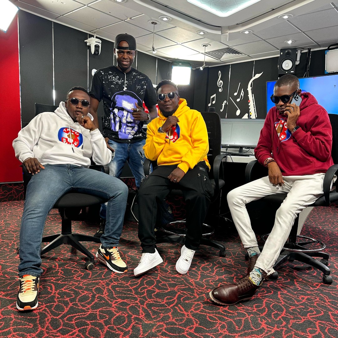 Radio Maisha (@radiomaisha) on Twitter photo Maisha Asubuhi na <a href="/ZullySolomon/">Solomon zully</a>, Main Man Rio, <a href="/shugaboyke1/">Shugaboy KE</a> na @djkingdamixkil1. 6am - 10am.
#TatuSure #RadioZaidiYaRadio
Watch us live on radiomaisha.co.ke Maisha Asubuhi na <a href="/ZullySolomon/">Solomon zully</a>, Main Man Rio, <a href="/shugaboyke1/">Shugaboy KE</a> na @djkingdamixkil1. 6am - 10am.
#TatuSure #RadioZaidiYaRadio
Watch us live on radiomaisha.co.ke