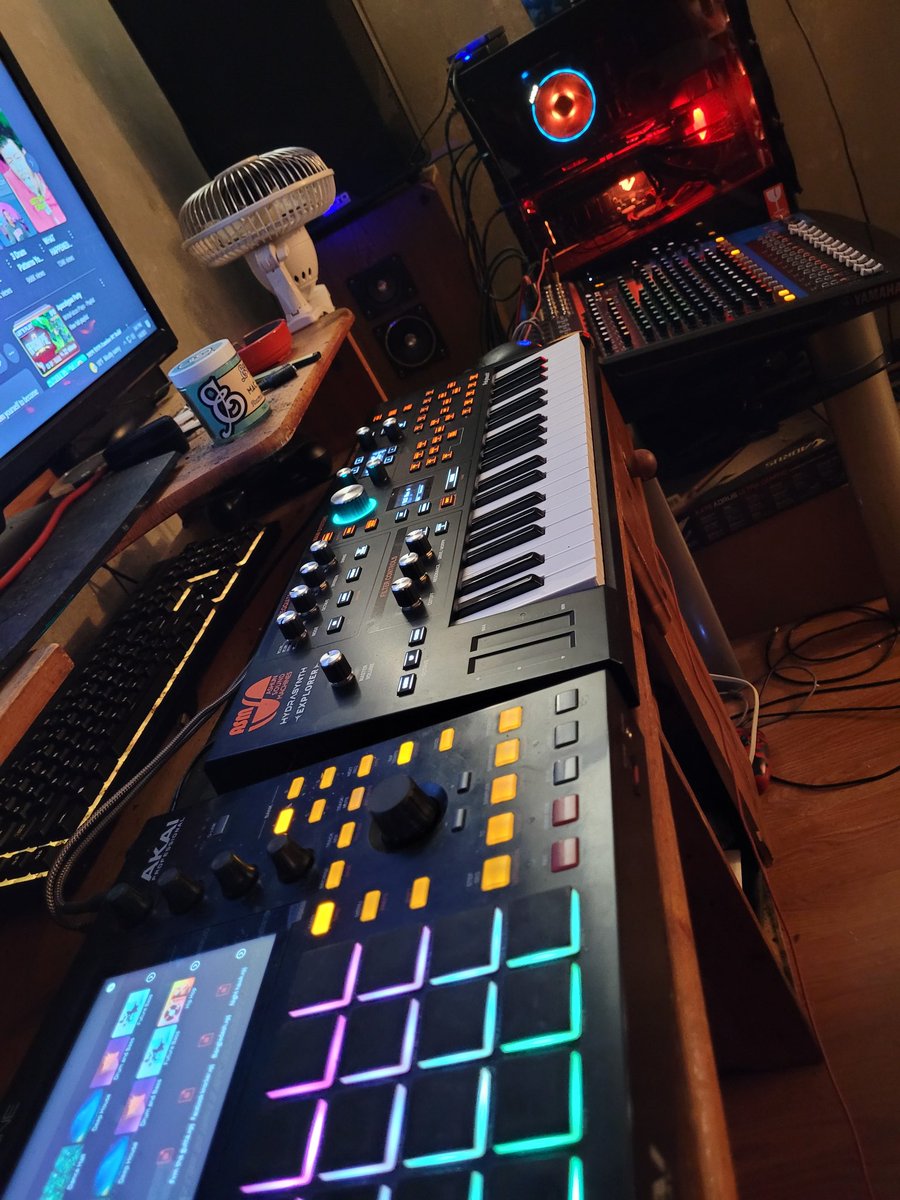 Jayton_Kash's tweet photo. Still making that trap ish. https://t.co/aZZFbSTlNm
