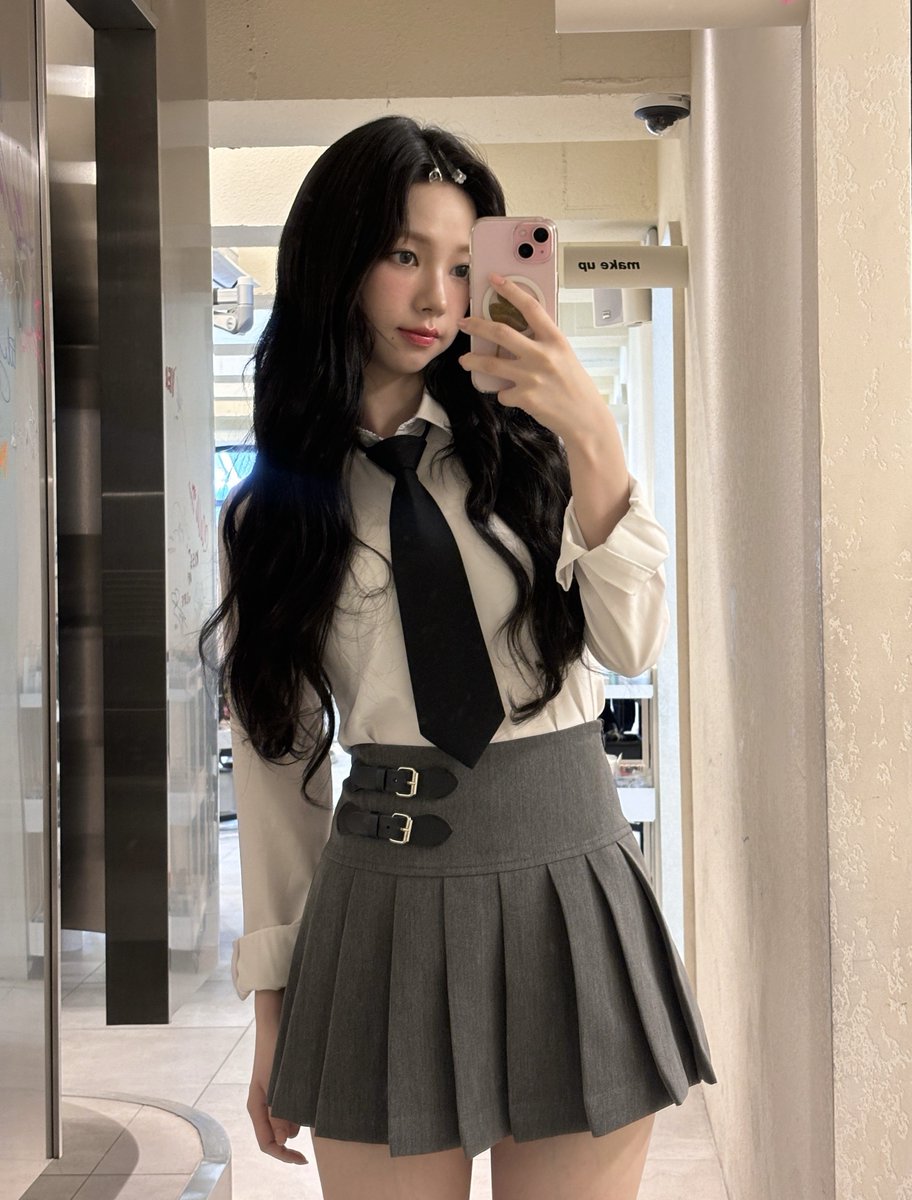 ujiminphoria's tweet photo. OMG KARINA??!? https://t.co/VEuOB7DLEN