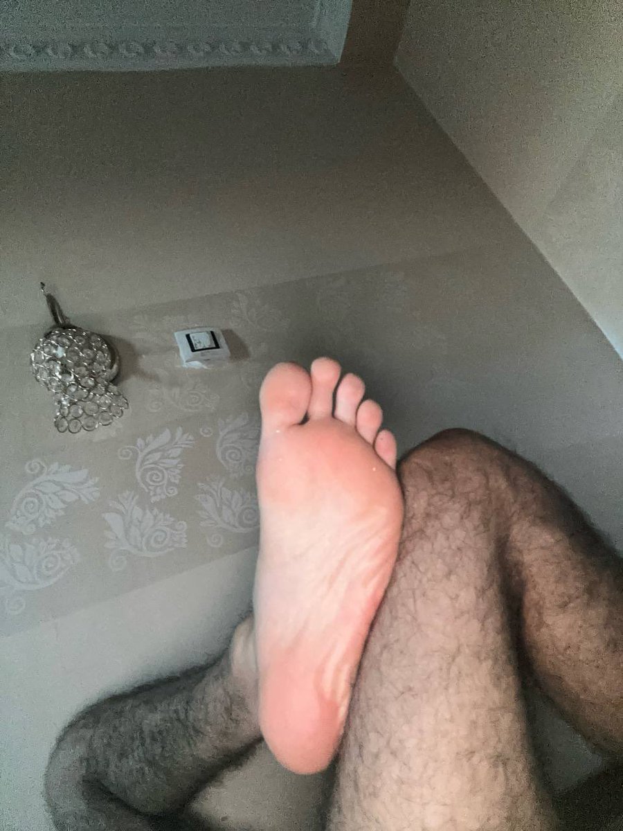 MasterAkram_'s tweet photo. You will never resist me 🫵
Kneel to Akram 🧎, Your supreme Master 🤴🏻🔥
#findom #feet #feetworshi̇p #cashmaster #cashfag #mnwo https://t.co/yV6WB9aW1c