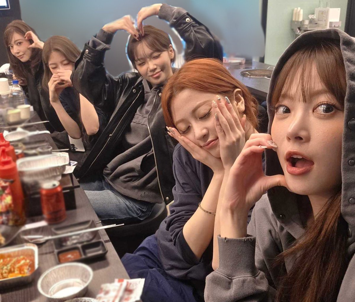 #HUHYUNJIN Weverse Post 🌟🐶 

"FEARNOTs
Thank you for giving us unforgettable memories over the past two days
These days felt like a well-deserved reward
What we've accomplished

EASY CRAZY HOT
This trilogy we've worked so hard on
These festival-like days we get to enjoy with