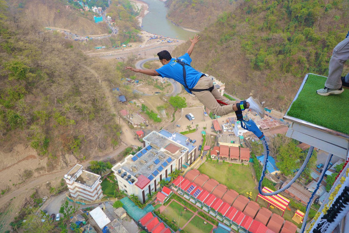 Shikharsingal's tweet photo. When in doubt, jump it out

India’s highest #bungeejumping #117m #Rishikesh https://t.co/yTFQzkAdPl