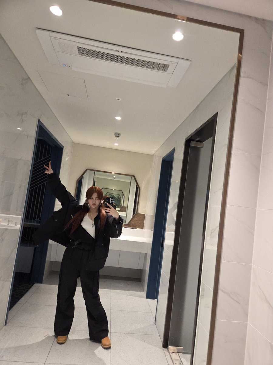 YUNJIN weverse update 🧡